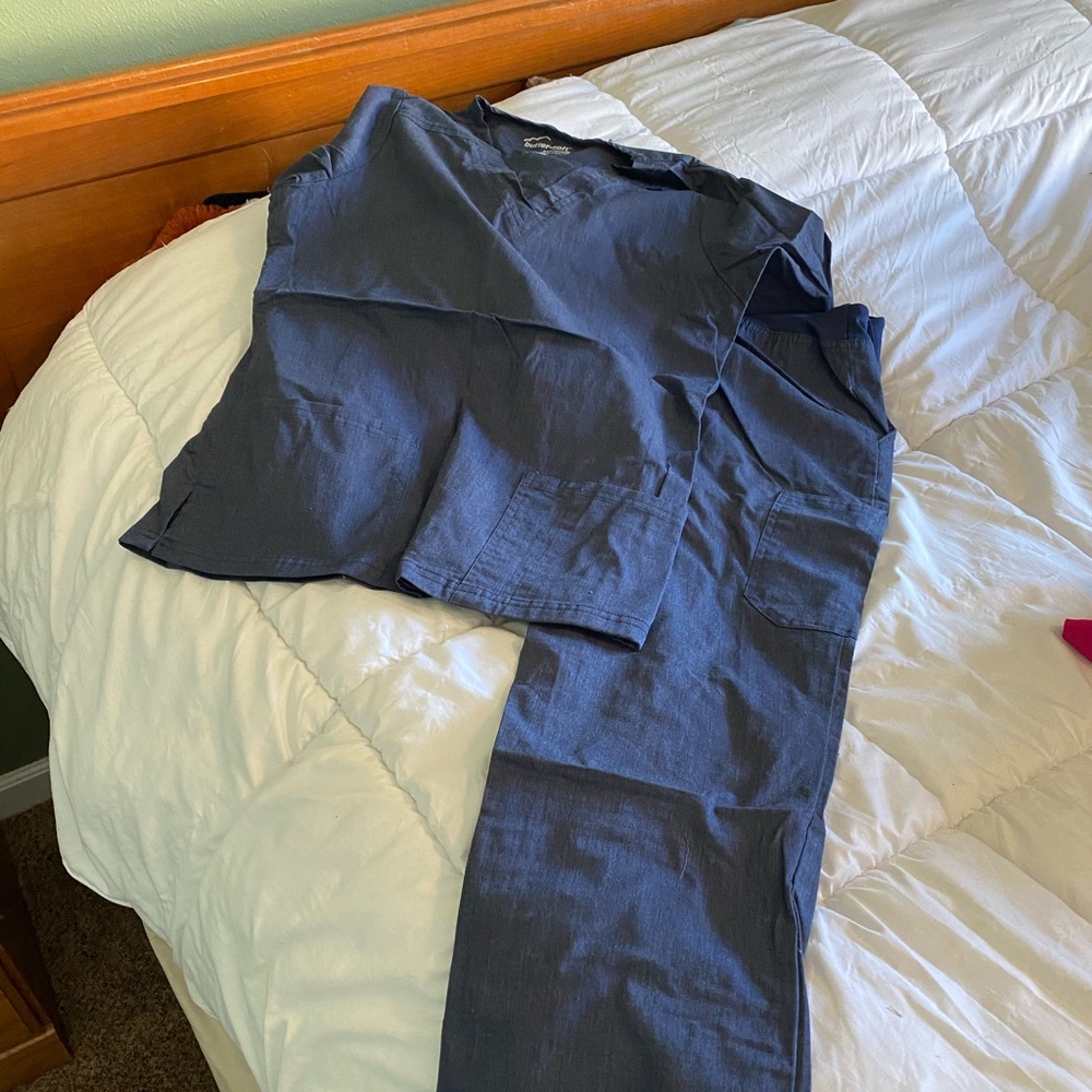 Scrub set